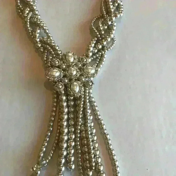 Fox’s new Faux Pearl Statement Necklace - Picture 10 of 16